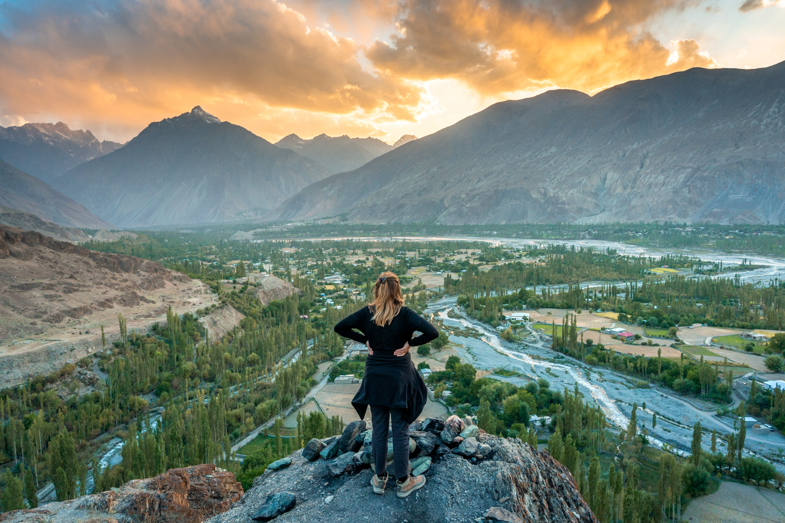 Female tourist in Gilgit Baltistan (1)